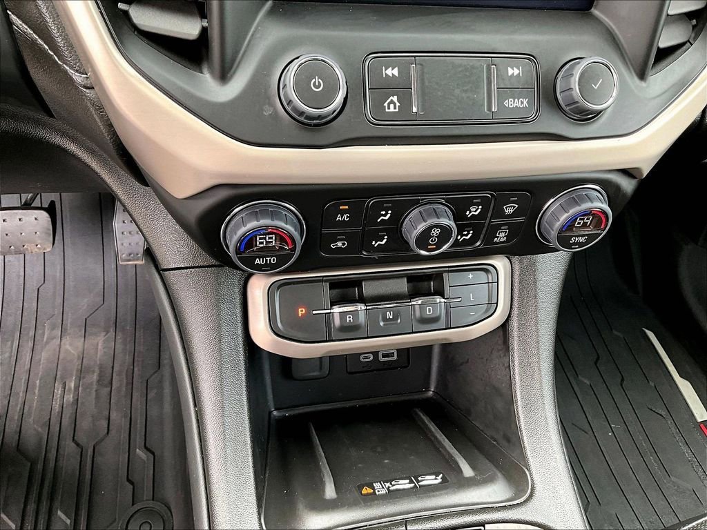 Used 2023 White Frost Tricoat GMC Denali image 28