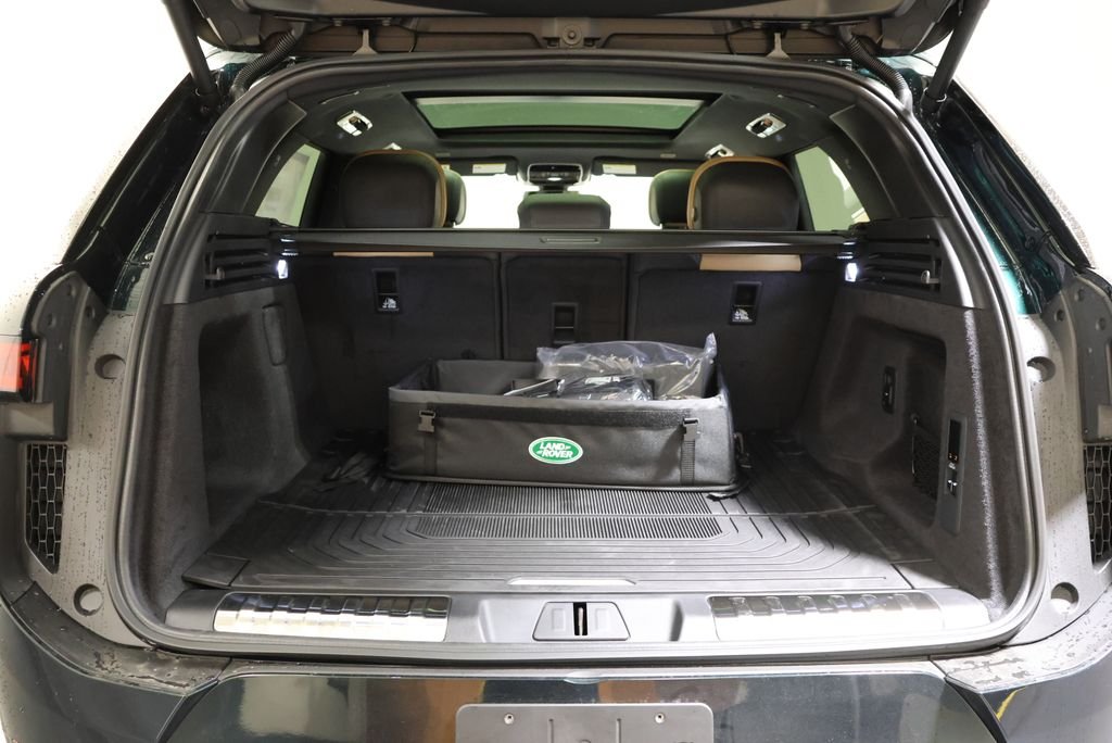New 2026 British Racing Green Land Rover Dynamic SE image 46