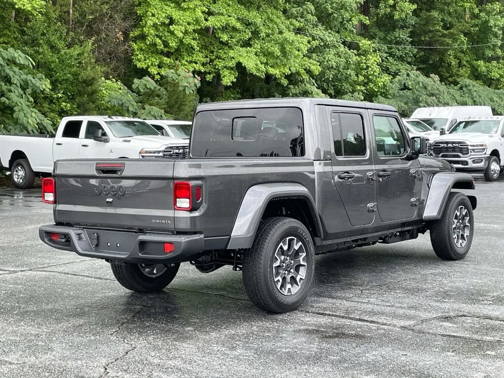 New 2026 Granite Crystal Metallic Clearcoat Jeep Sahara image 8