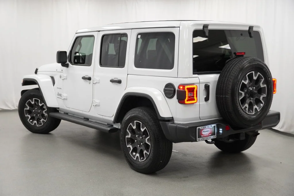 Used 2024 White Jeep Sahara image 25