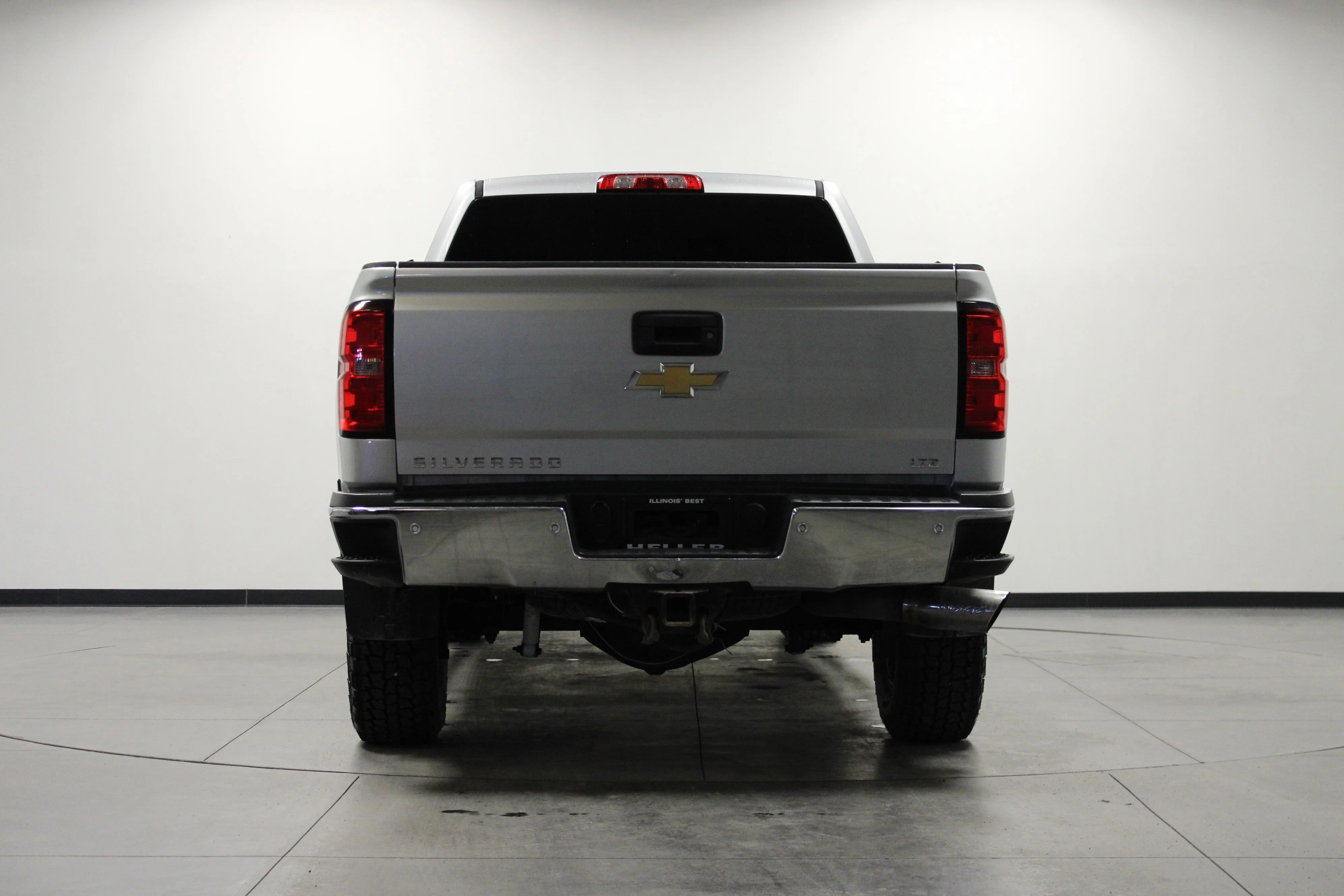Used 2016 SILVER ICE METALLIC Chevrolet LTZ image 5