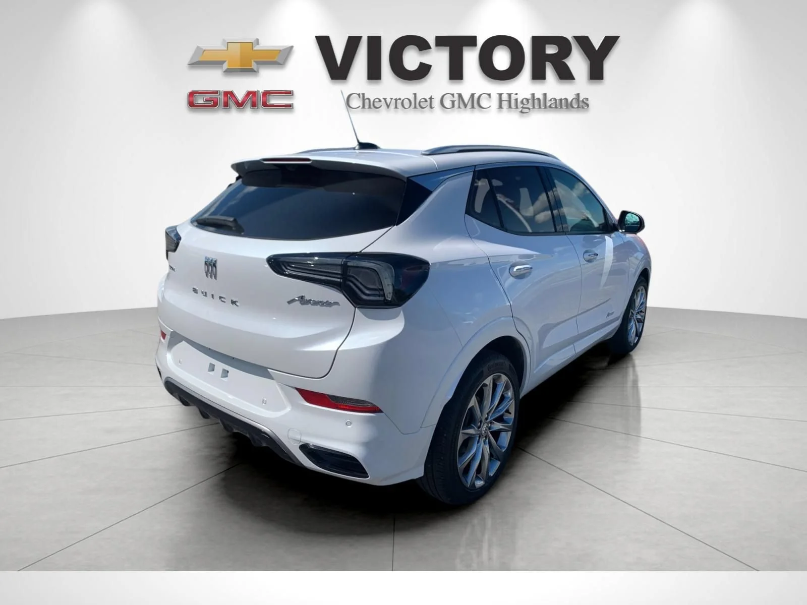 Used 2024 White Frost Tricoat Buick Avenir image 3