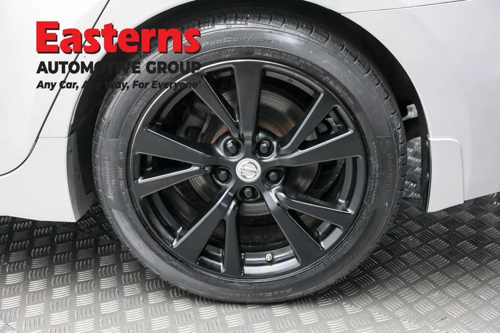 Used 2018 Silver Nissan 3.5 S image 8