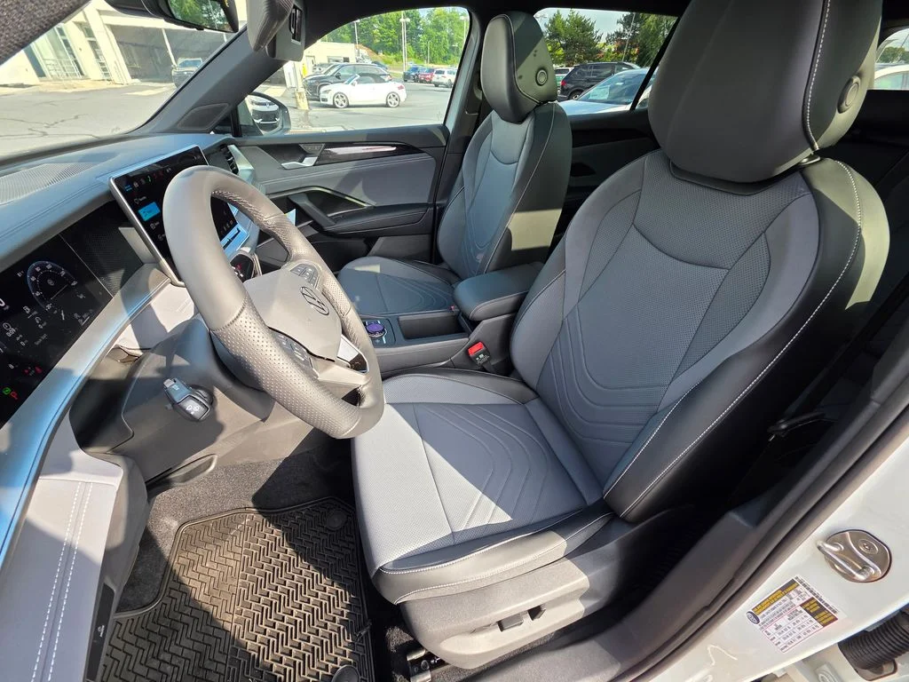 New 2026 Opal White w/Deep Black Roof Volkswagen 2.0T SE R-Line Black image 13
