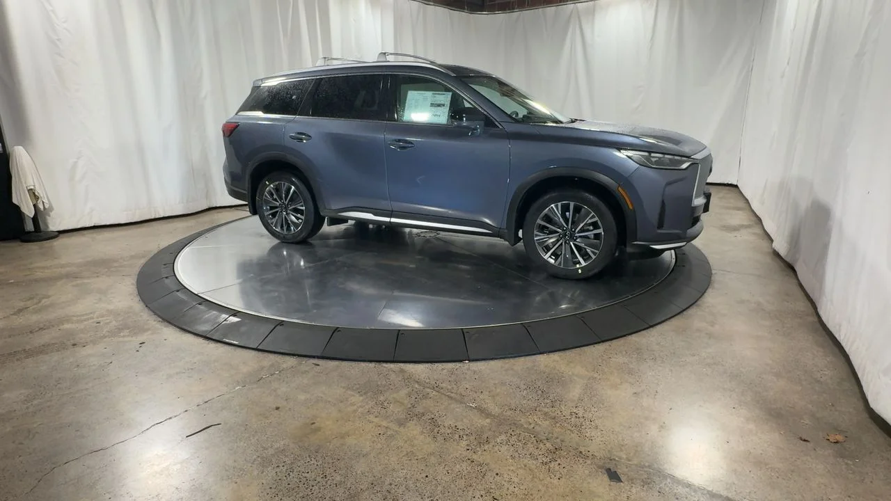 Used 2026 Blue INFINITI LUXE image 7