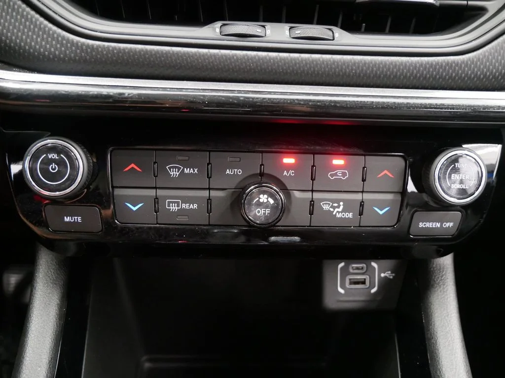 New 2026 Hydro Blue Pearlcoat Jeep Limited image 27
