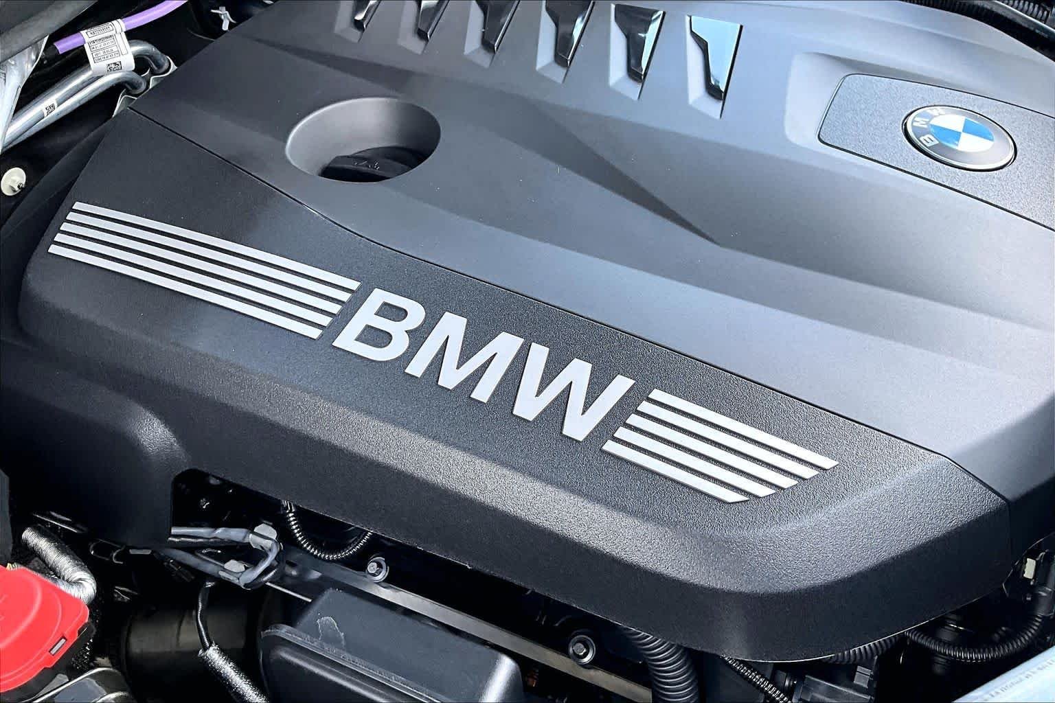 New 2026 Manhattan Green Metallic BMW sDrive40i image 17