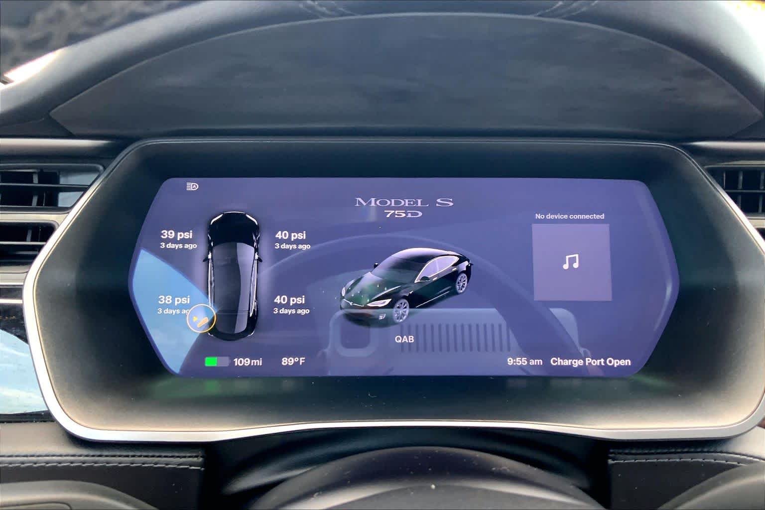 Used 2018 Obsidian Black Metallic Tesla 75D image 24