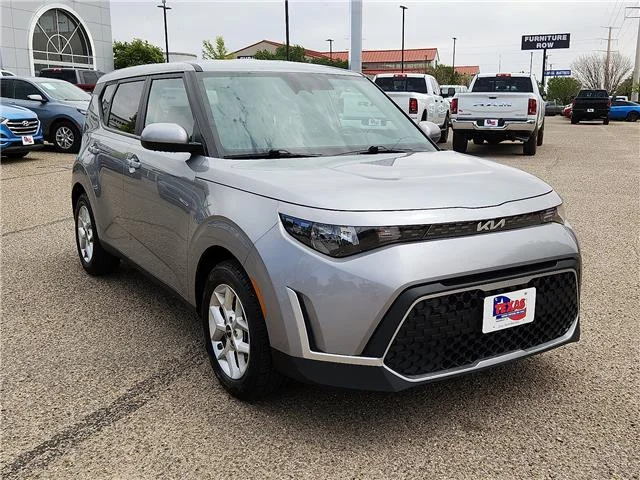 Used 2024 Gravity Gray KIA LX (IVT) image 5
