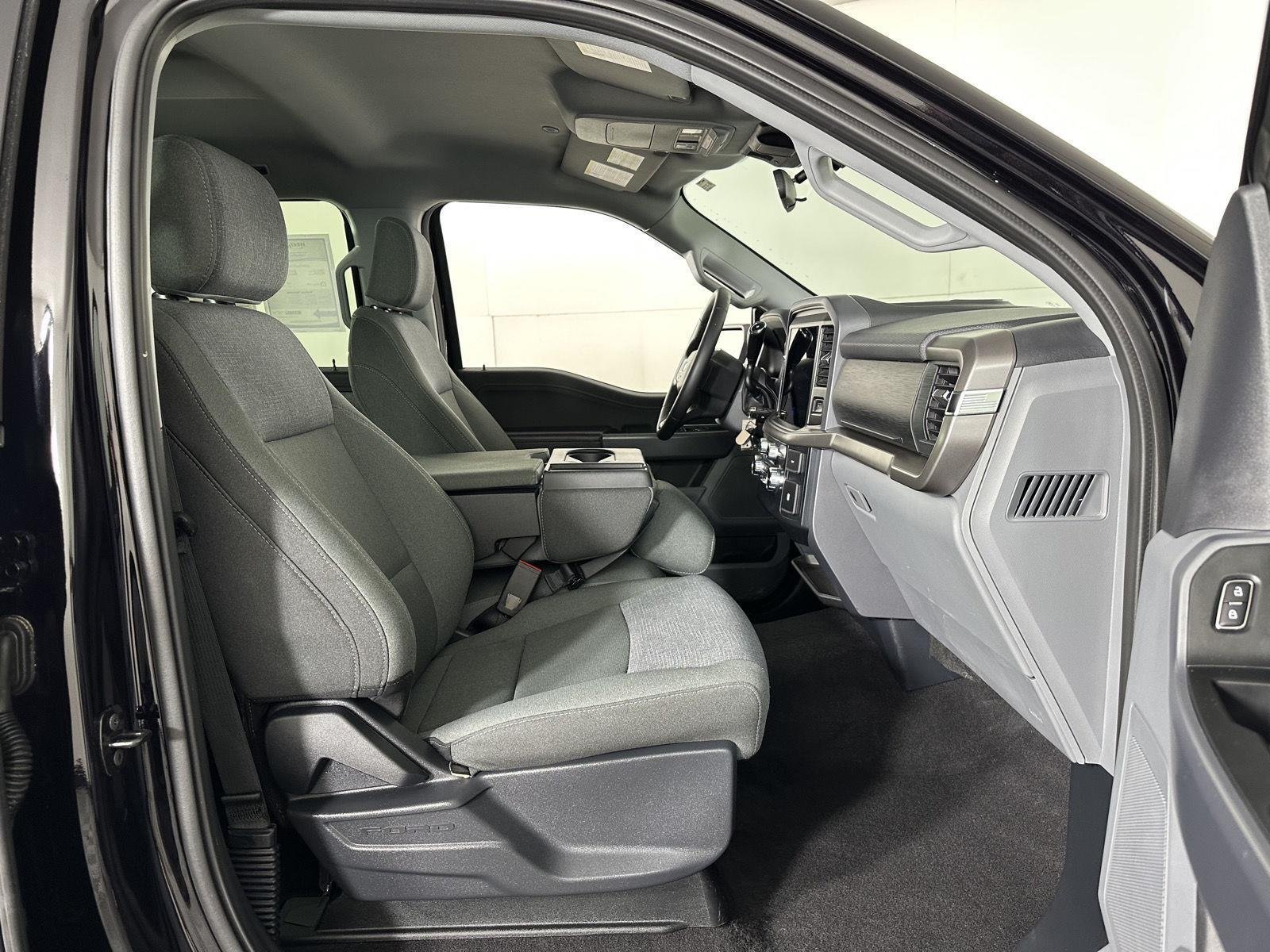 Used 2025 Agate Black Ford XLT image 17