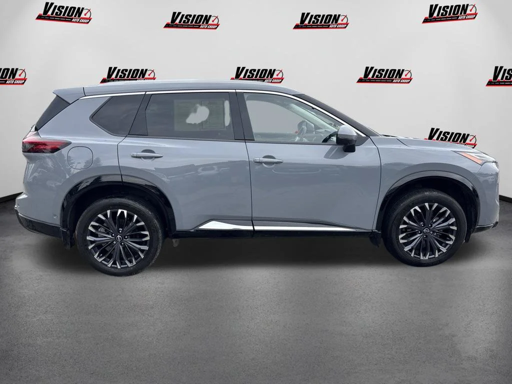Used 2025 Gray Nissan Platinum image 4