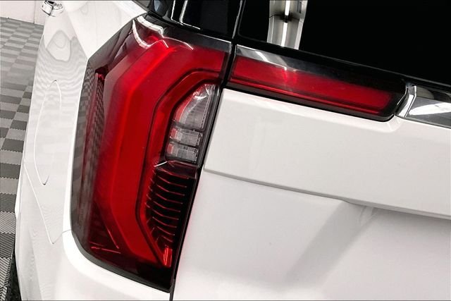 Used 2025 Summit White GMC Elevation image 37