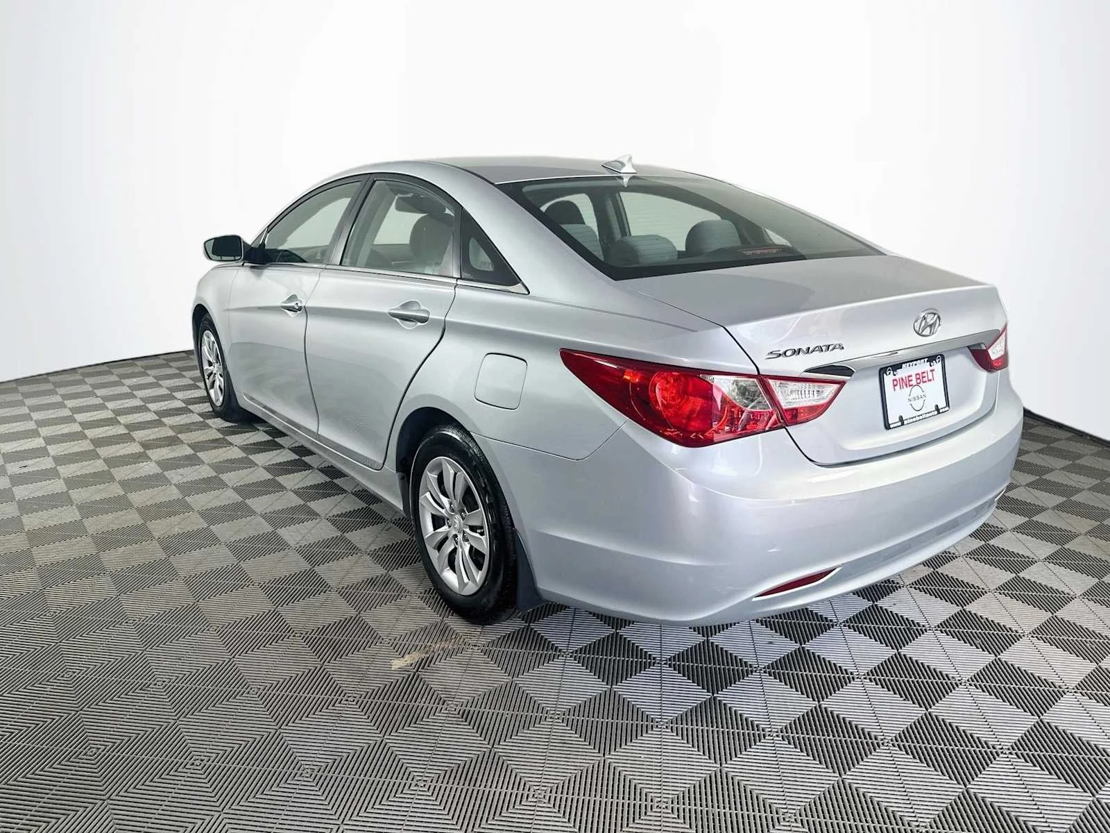 Used 2012 Radiant Silver Hyundai GLS PZEV image 6
