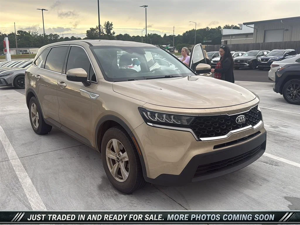 2021 Kia Sorento LX AT's photo