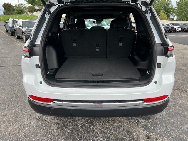 New 2026 Bright White Clear-Coat Exterior Paint Jeep Laredo X image 9