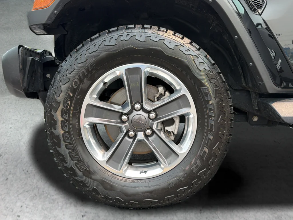Used 2021 Black Jeep Unlimited Sahara image 33