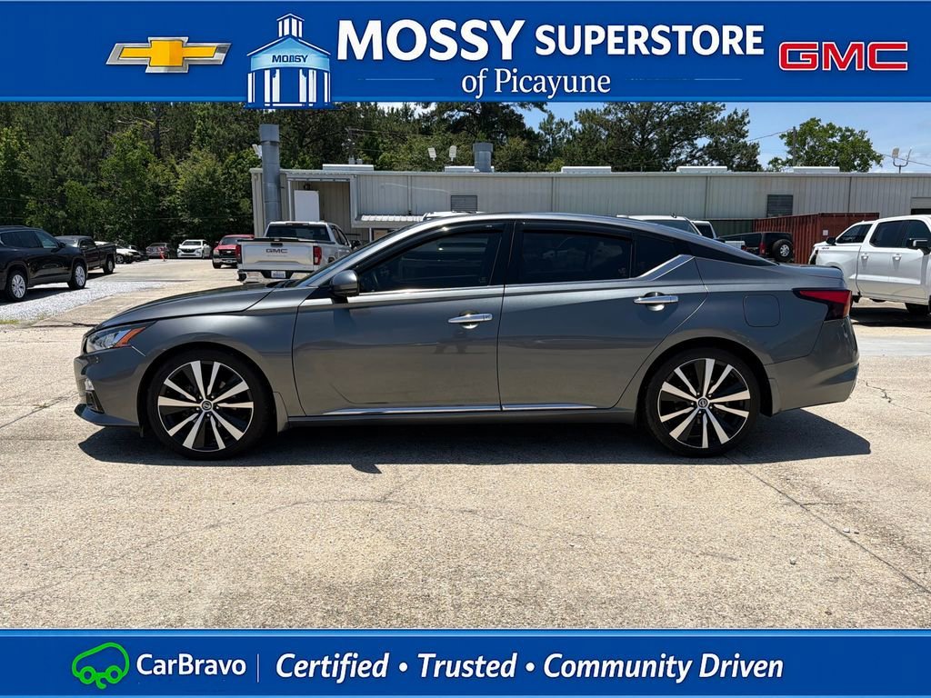 Used 2020 Gray Nissan Platinum FWD image 3