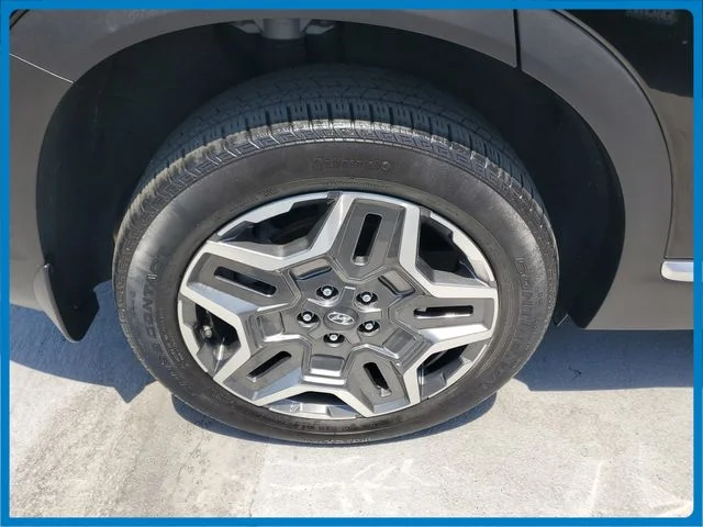 Used 2023 Black Hyundai Limited image 5