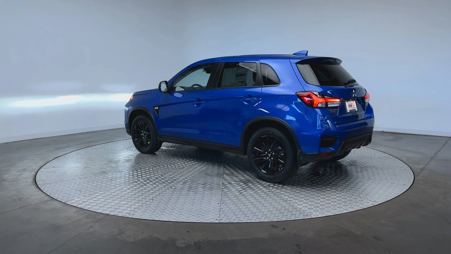 New 2026 Octane Blue Metallic Mitsubishi LE image 6