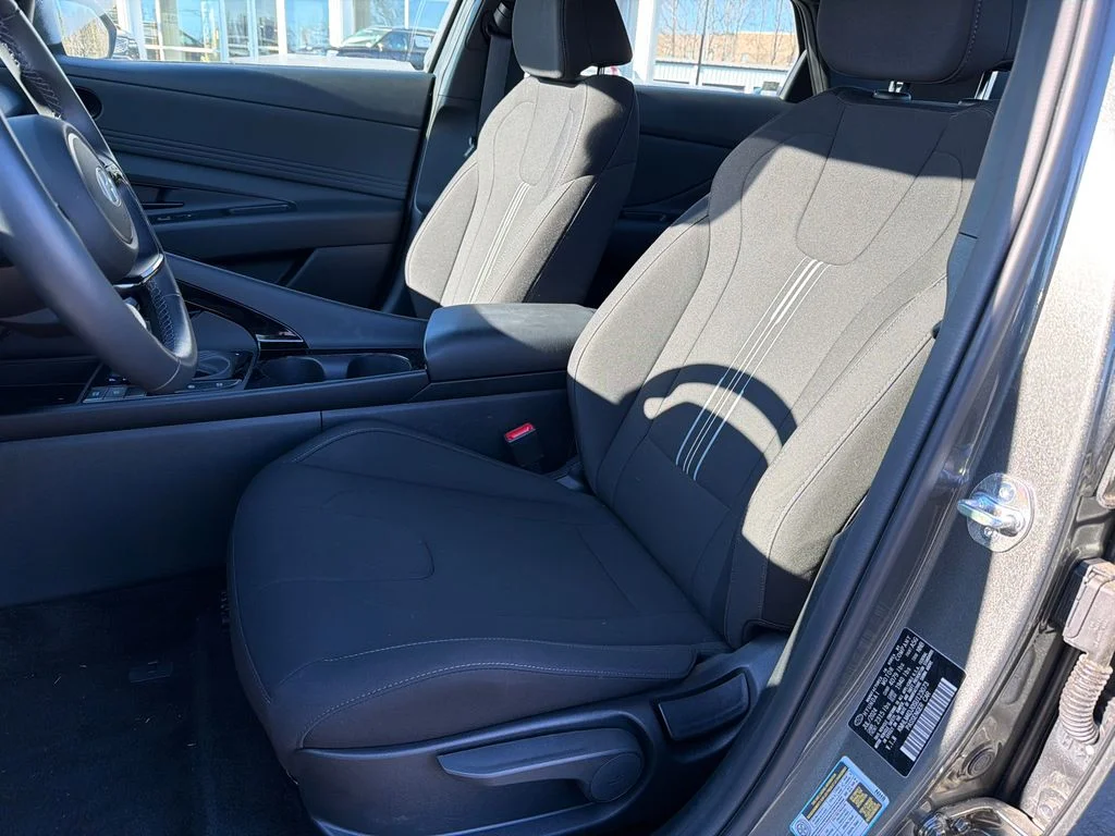 Used 2025 Gray Hyundai SEL Sport image 9