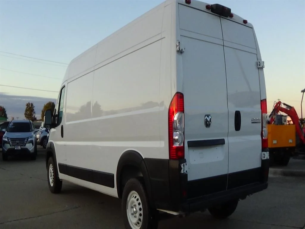 Used 2025 Bright White Clear Coat (pw7) RAM Tradesman 2500 image 8