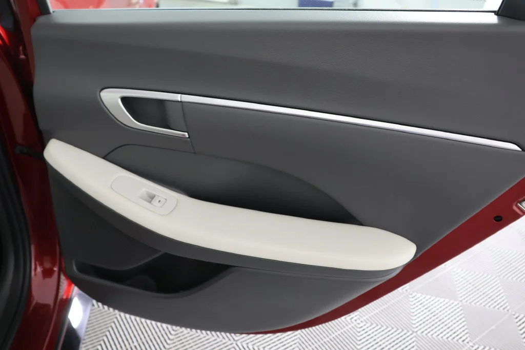 Used 2025 Red Hyundai SEL image 26