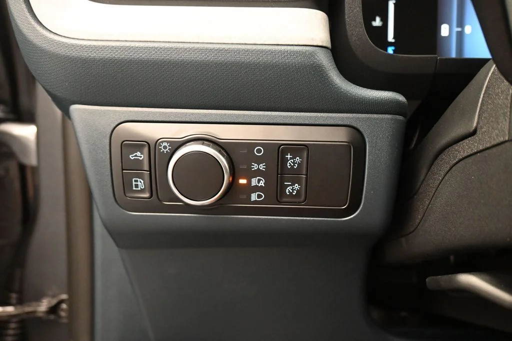 New 2026 Carbonized Gray Metallic Ford XLT image 12
