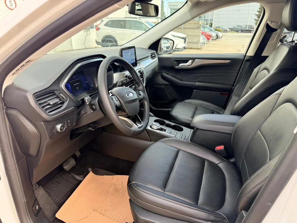 Used 2022 Star White Metallic Tri-Coat Ford Titanium AWD Dilawri Certified   Local BC image 4