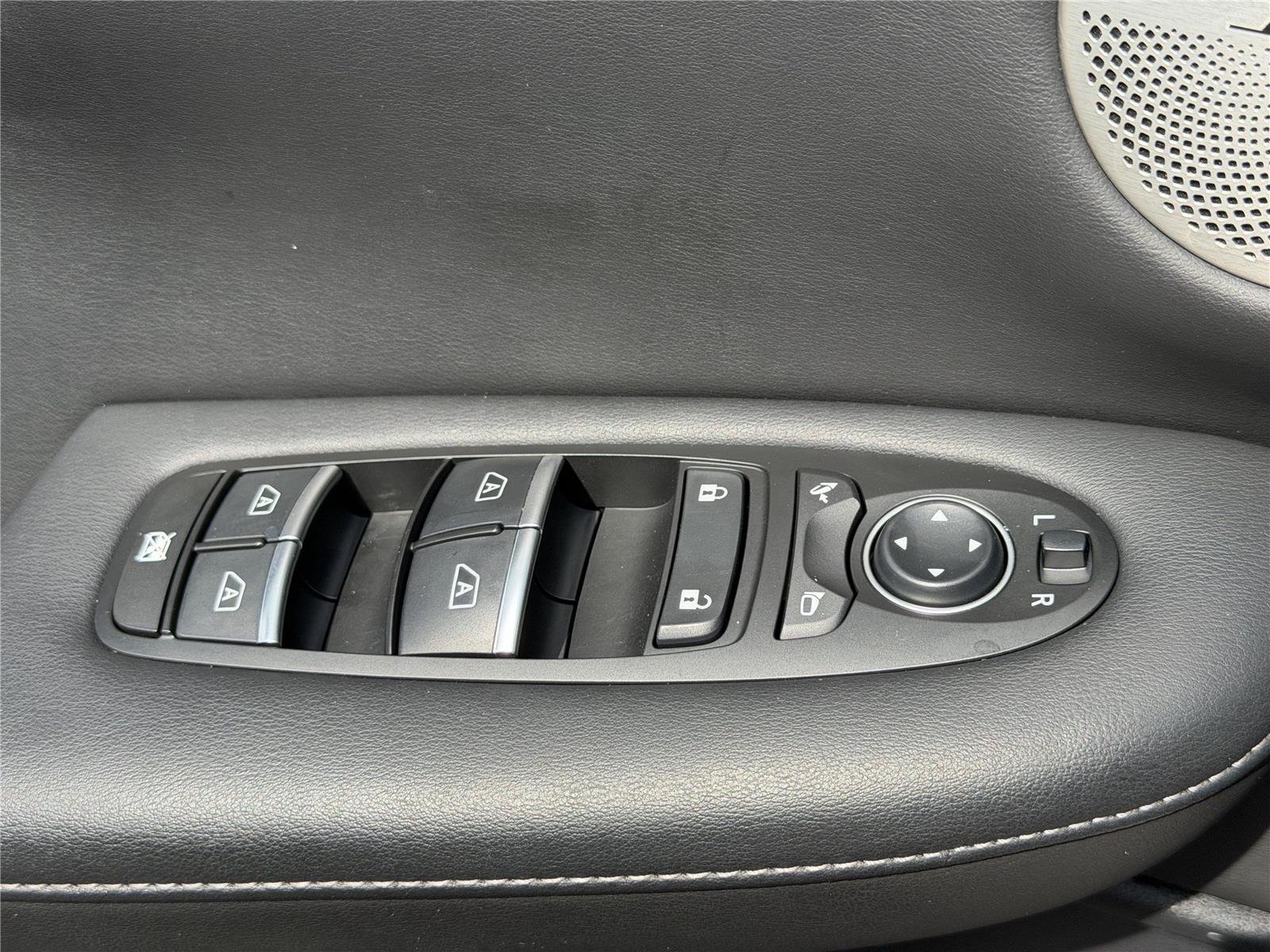 Used 2024 Radiant White INFINITI LUXE image 20