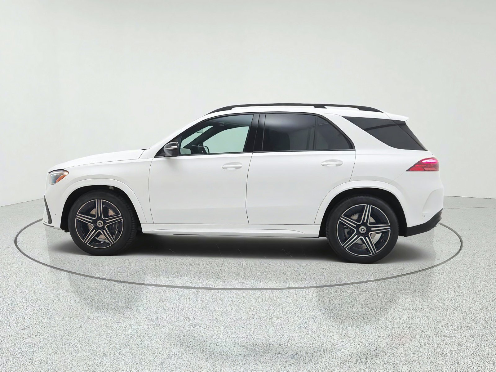 New 2026 MANUFAKTUR Moonlight White Magno Mercedes-Benz GLE 450 4MATIC® SUV image 29