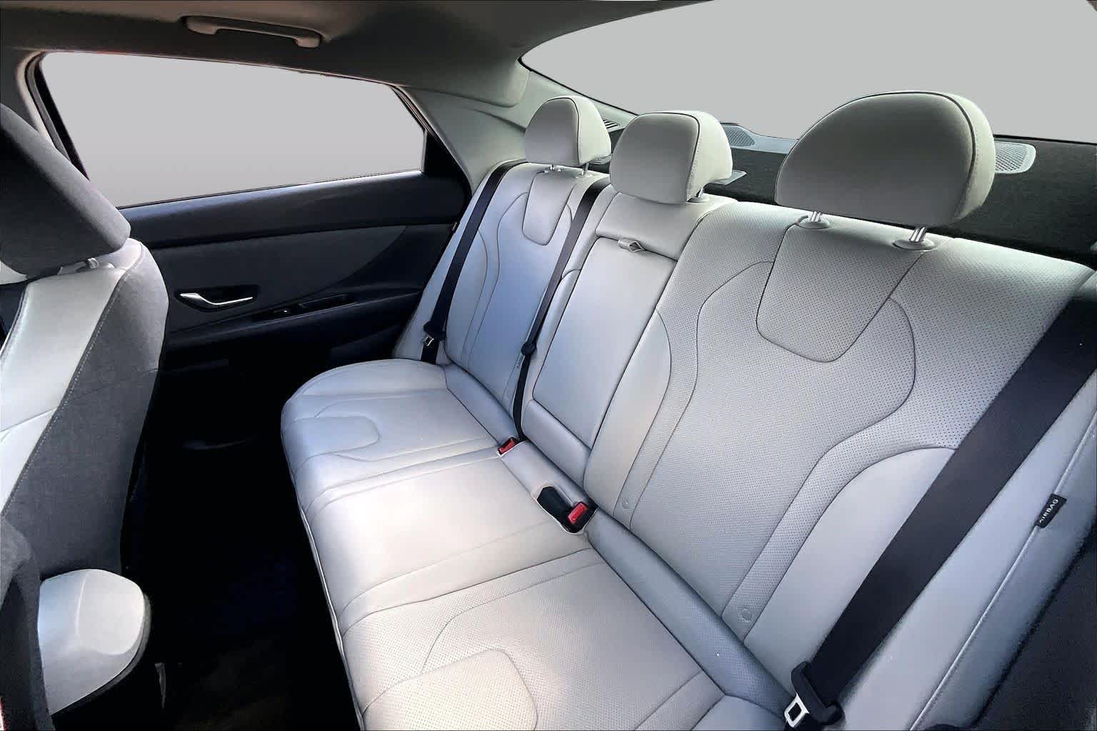 2025 Hyundai Elantra Limited - Photo 19