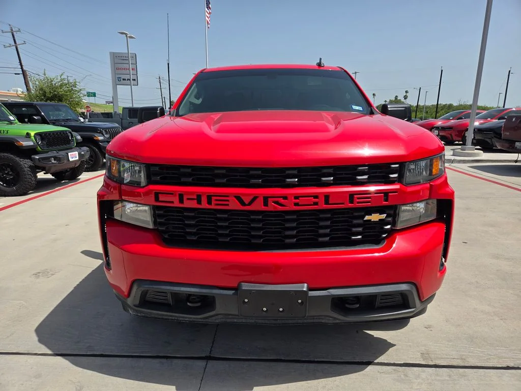 Used 2019 Red Chevrolet Custom image 8