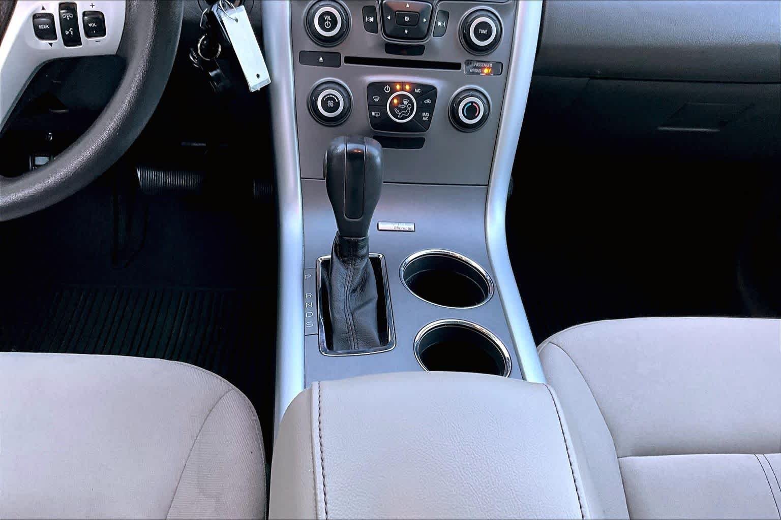 Used 2013 White Suede Ford SE image 17