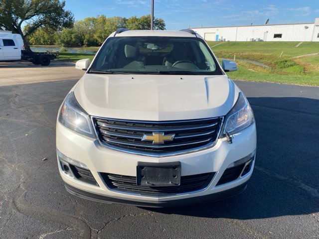 Used 2015 Chevrolet Traverse 1LT with VIN 1GNKRGKDXFJ208047 for sale in Augusta, KS