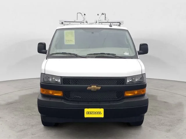 New 2025 Summit White Chevrolet WT image 8