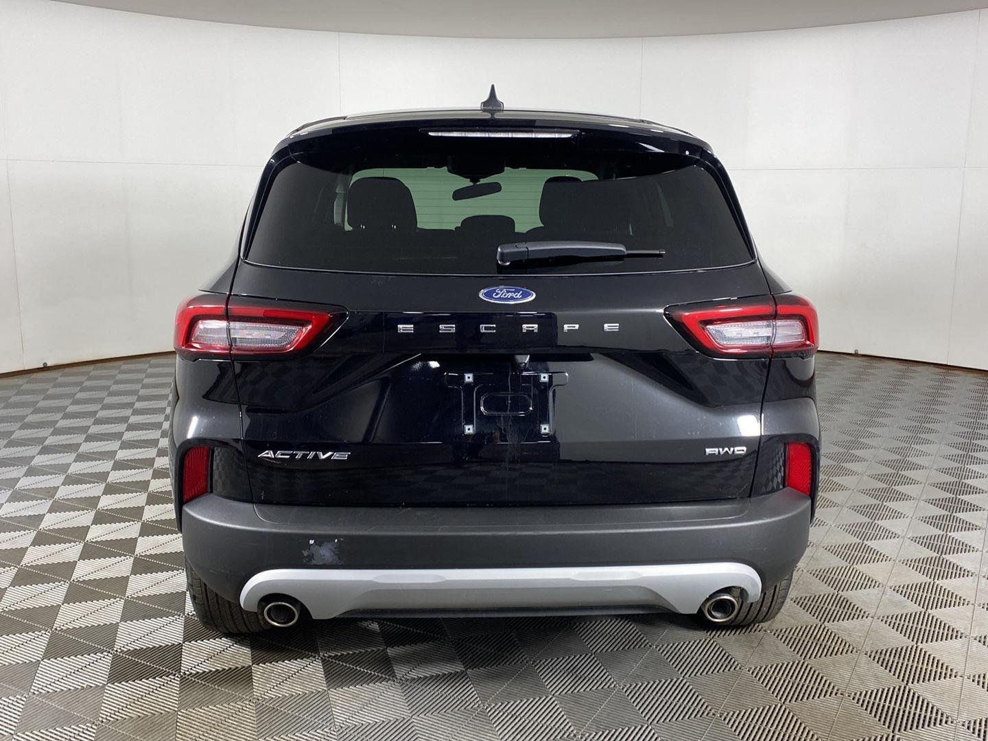 Used 2023 Black Metallic Ford Active image 9