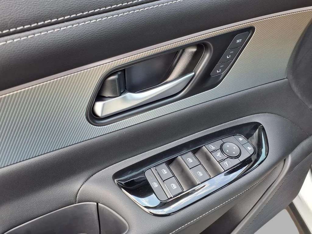 New 2026 Everest White Pearl TriCoat Nissan Platinum image 19