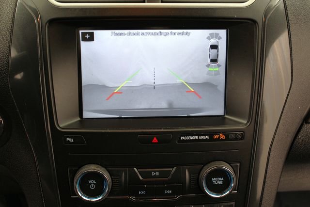 Used 2018 White Platinum Tri-Coat Metallic Ford XLT image 27