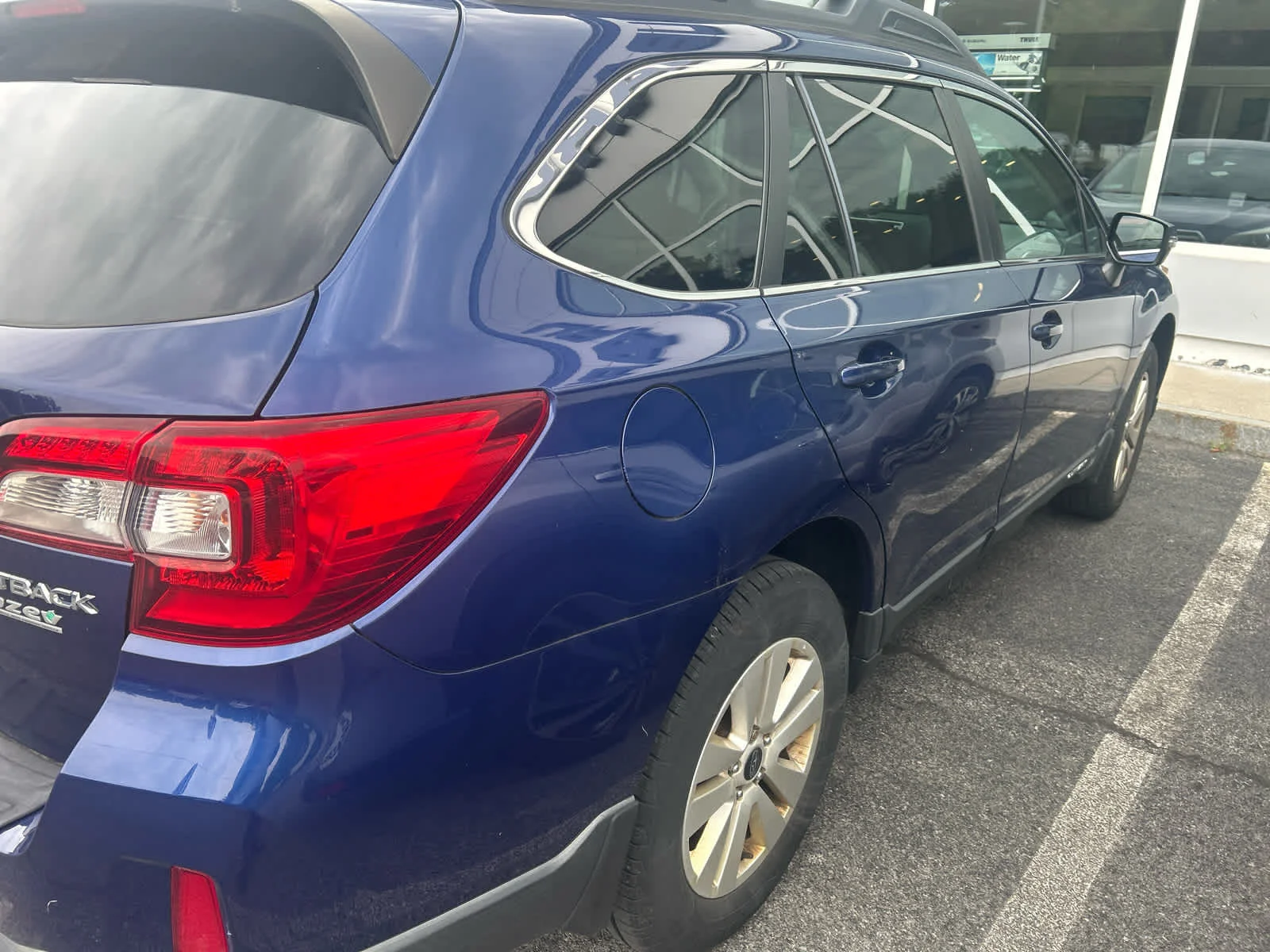 Used 2015 Lapis Blue Pearl Subaru 2.5i Premium image 3