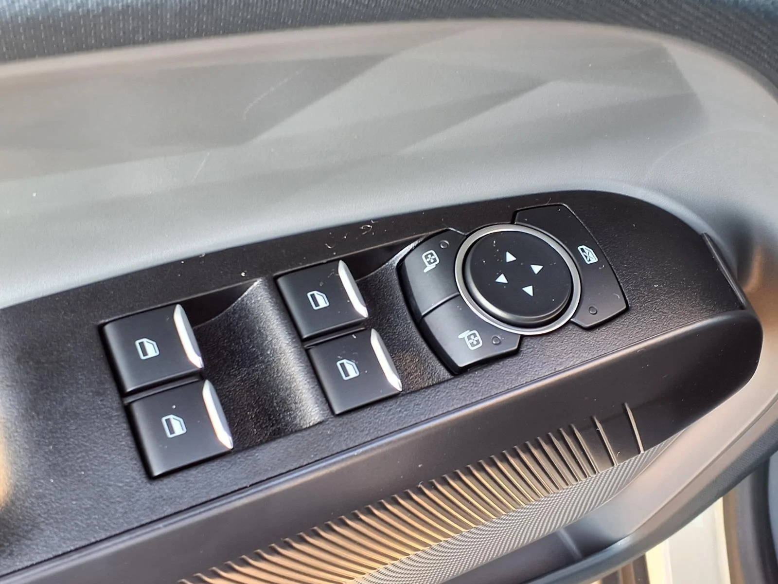 Used 2025 Desert Sand Ford XL image 7