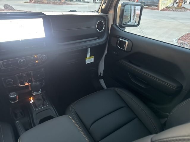 New 2026 Bright White Clear-Coat Exterior Paint Jeep Sahara image 17