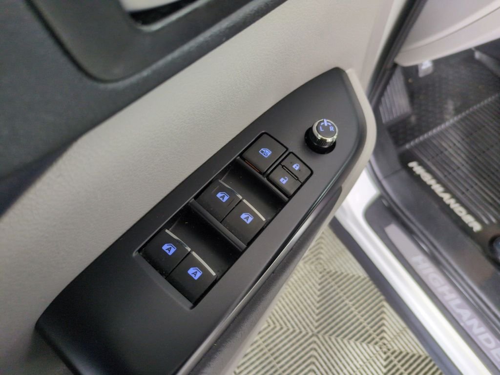 Used 2019 Blizzard Pearl Toyota Limited image 14