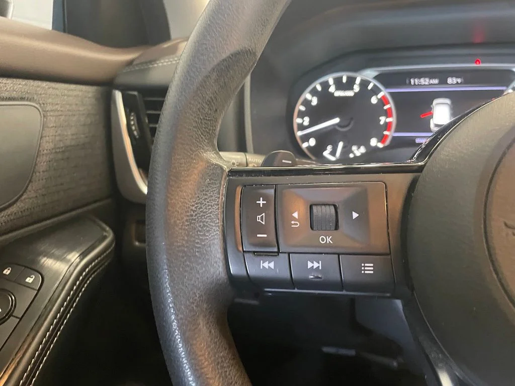 Used 2022 Gray Nissan SV image 12