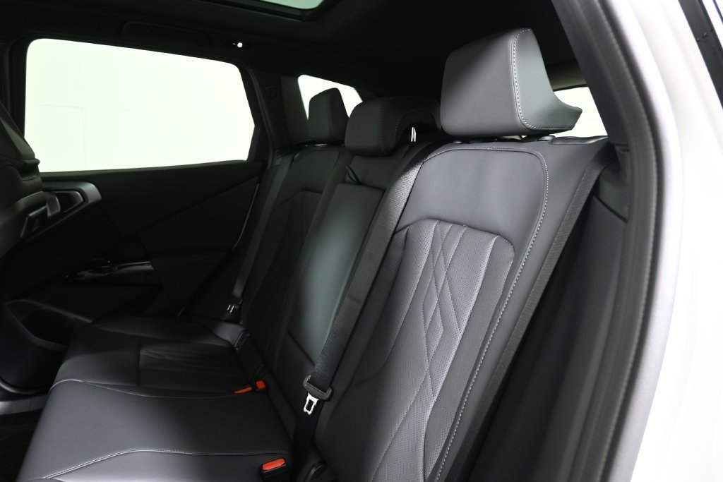 Used 2026 White BMW 30 xDrive image 4