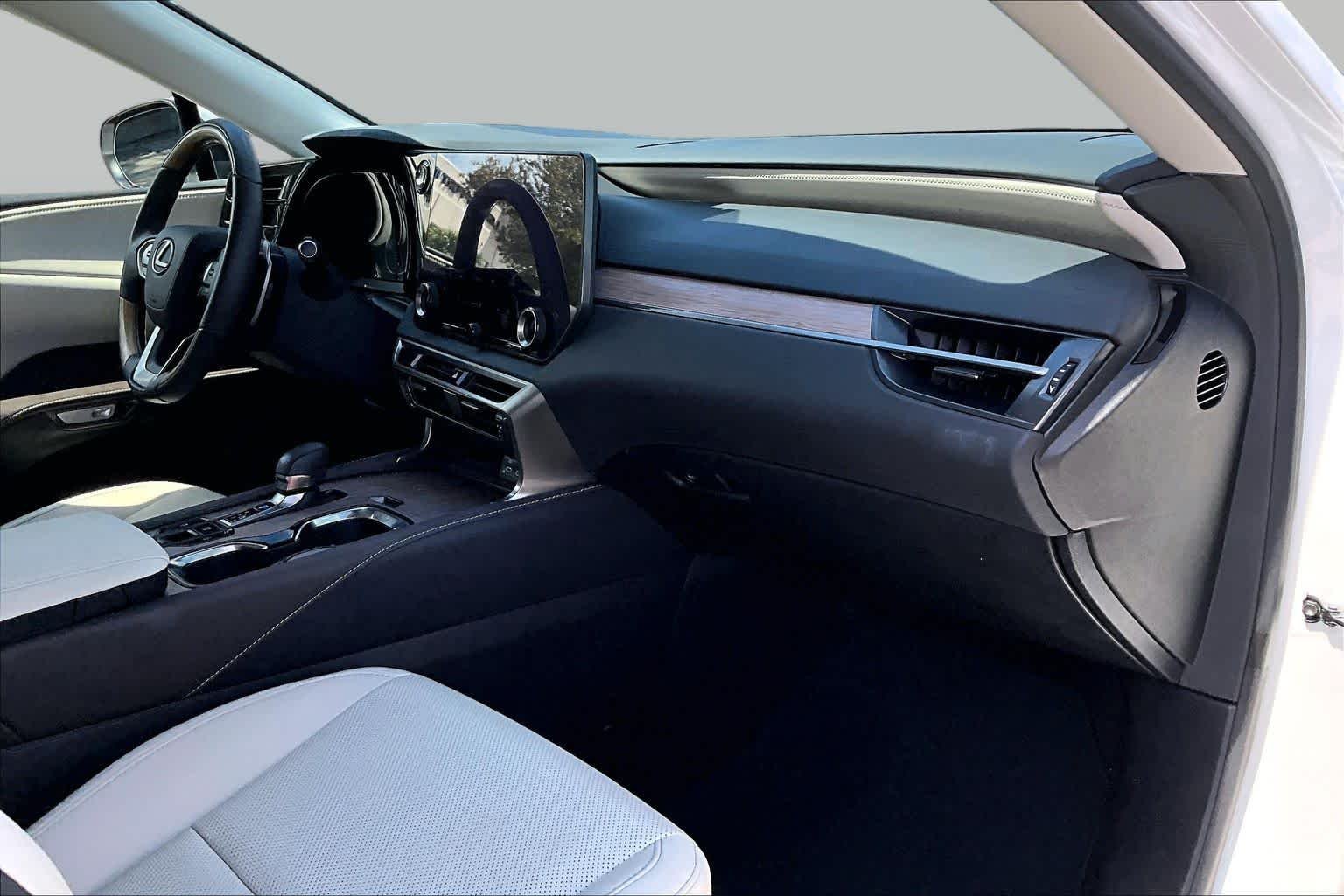 Used 2024 Eminent White Pearl Lexus Premium image 19