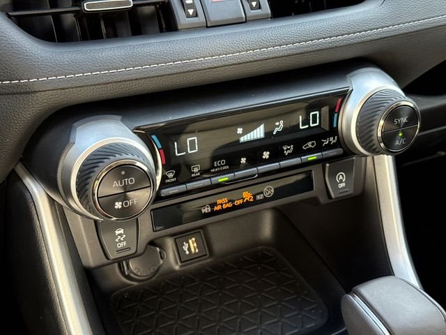 Used 2025  Toyota XLE Premium image 26