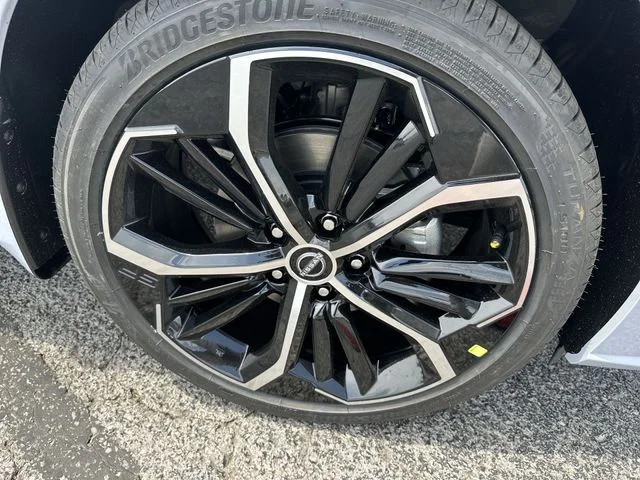 New 2026 Gray Sky Pearl / Super Black Two-tone Nissan SR image 20