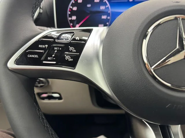 New 2026 Polar White Mercedes-Benz GLC 300 image 23