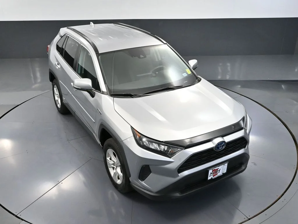 Used 2019 Silver Toyota LE image 54