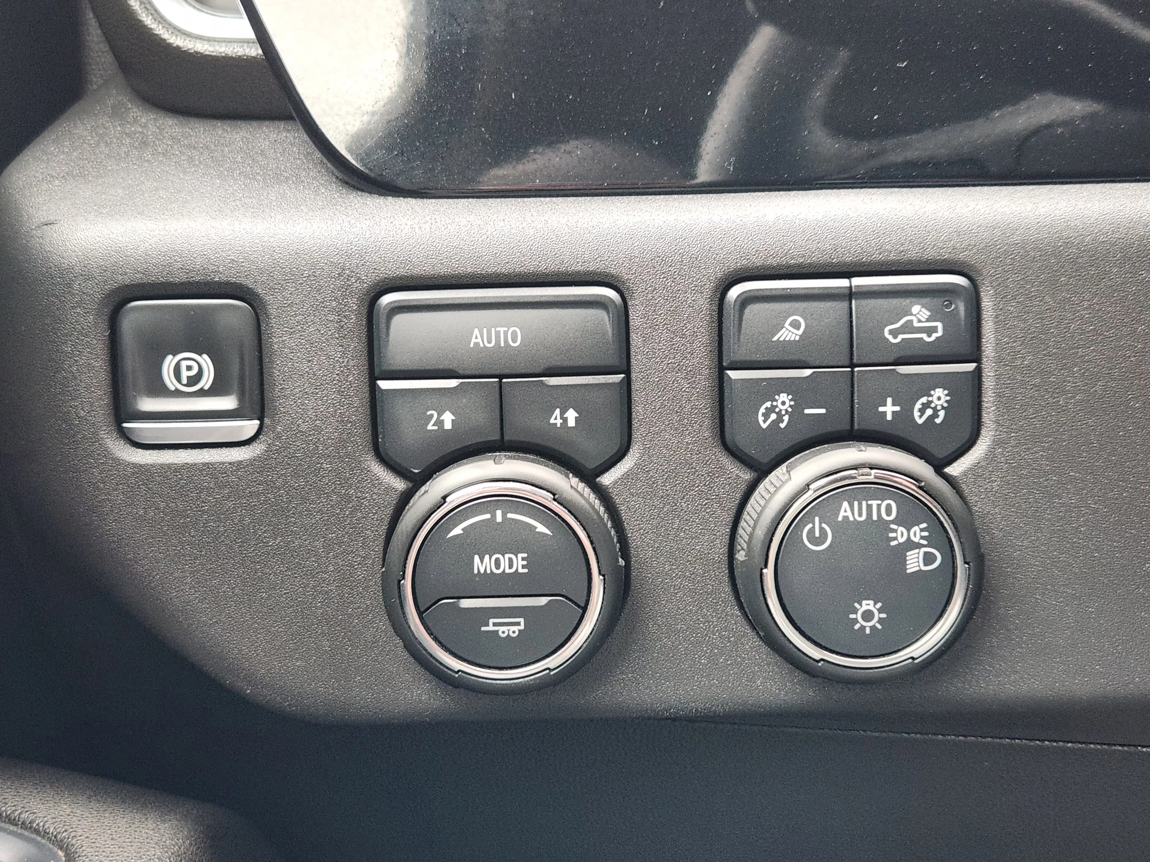 Used 2025 Summit White Chevrolet LT LT1 image 23